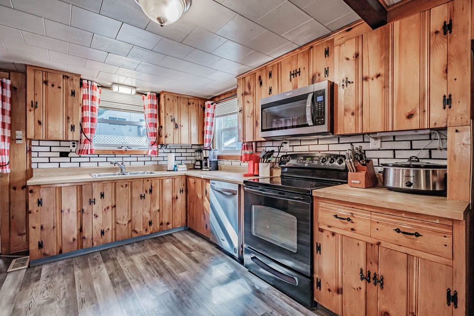 Maine House kitchen