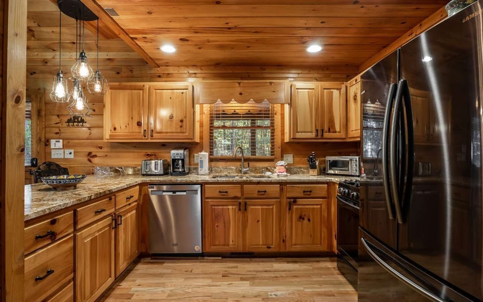 Large, open kitchen; full-size appliances