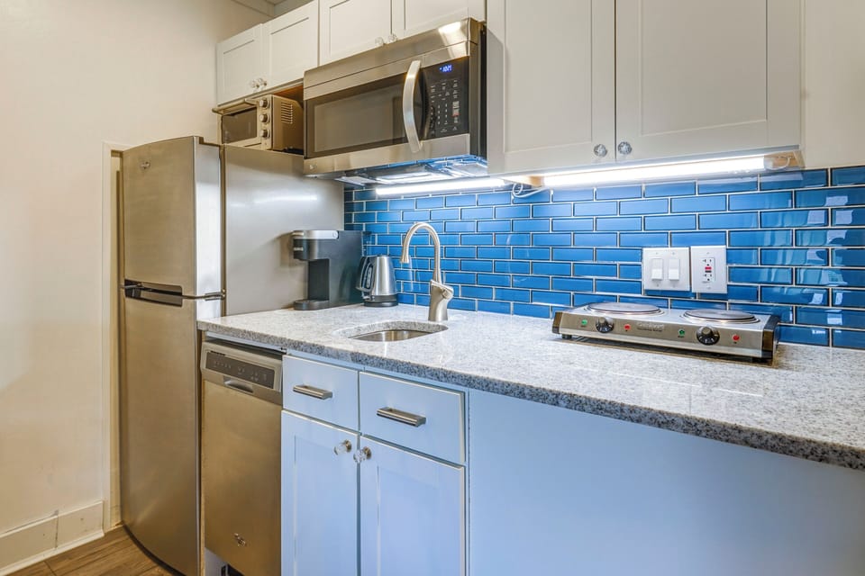 Kitchen | Hot Plate | Keurig | Dishwasher | Dishware Provided