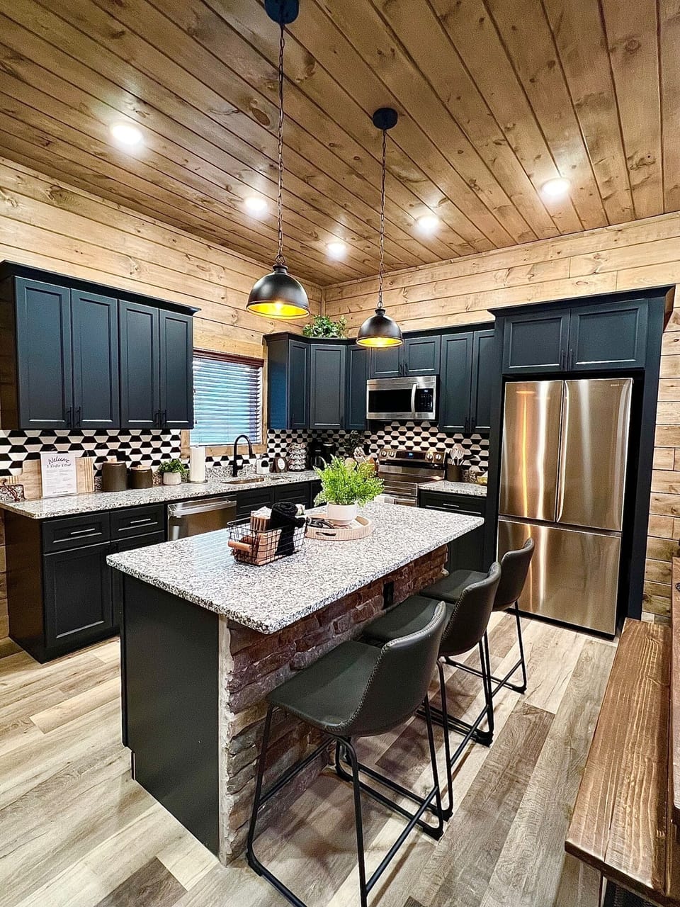 Kitchen/Island area