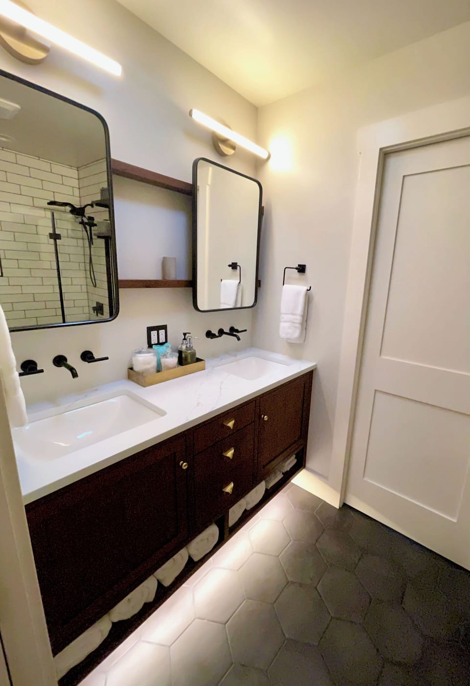 Gilchrist & Soames products are provided for guests, including shampoo, conditioner & shower gel.