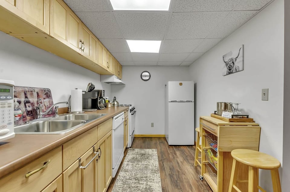 Second kitchen adds extra flexibility for larger groups and longer stays