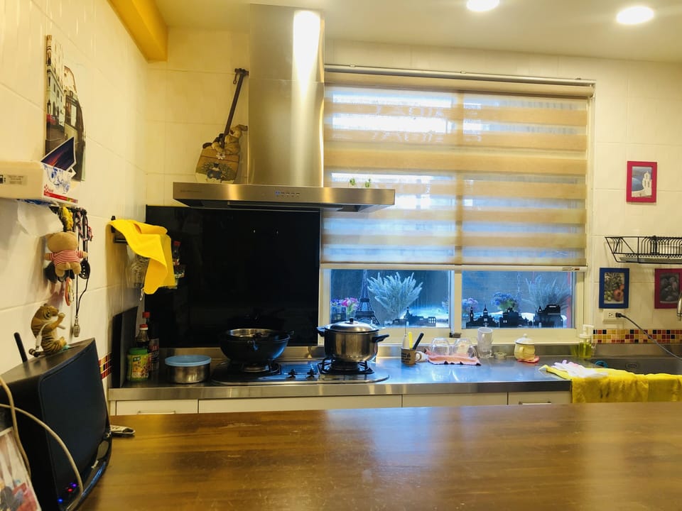 Fridge, espresso maker, coffee/tea maker, electric kettle