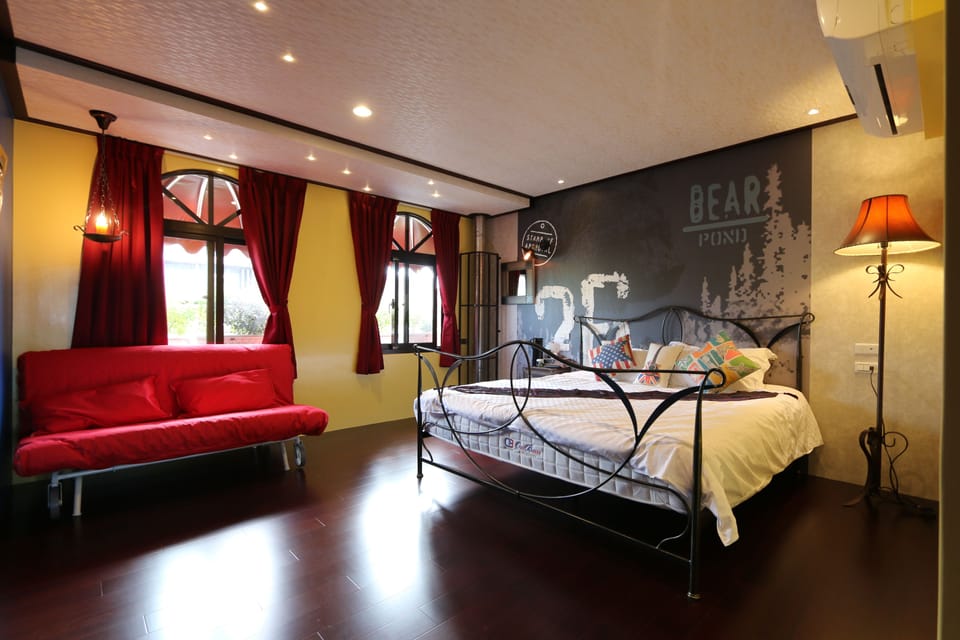 Gallery Double Room, 1 King Bed | 2 bedrooms, premium bedding, down comforters, individually furnished
