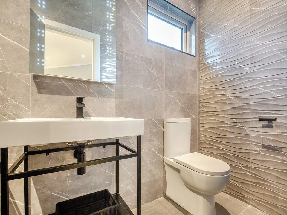 Bathroom | 1 Sandbanks, Benllech