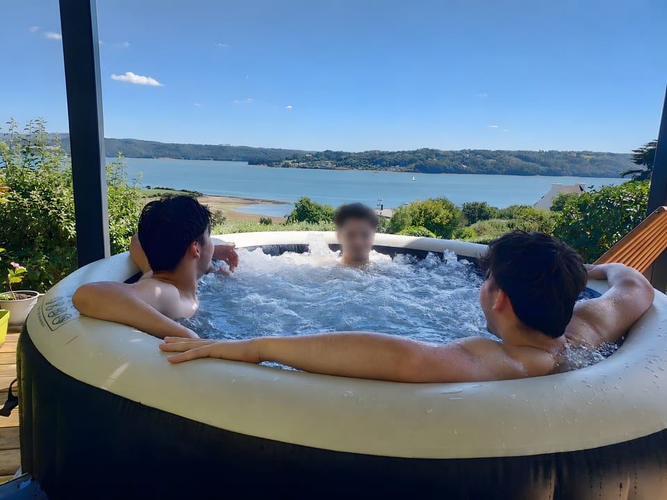 Outdoor spa tub