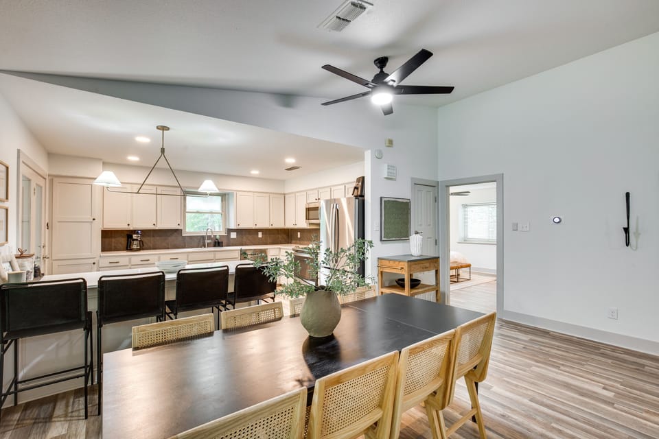 Dining Area | Dishware & Flatware Provided | Central A/C & Heating