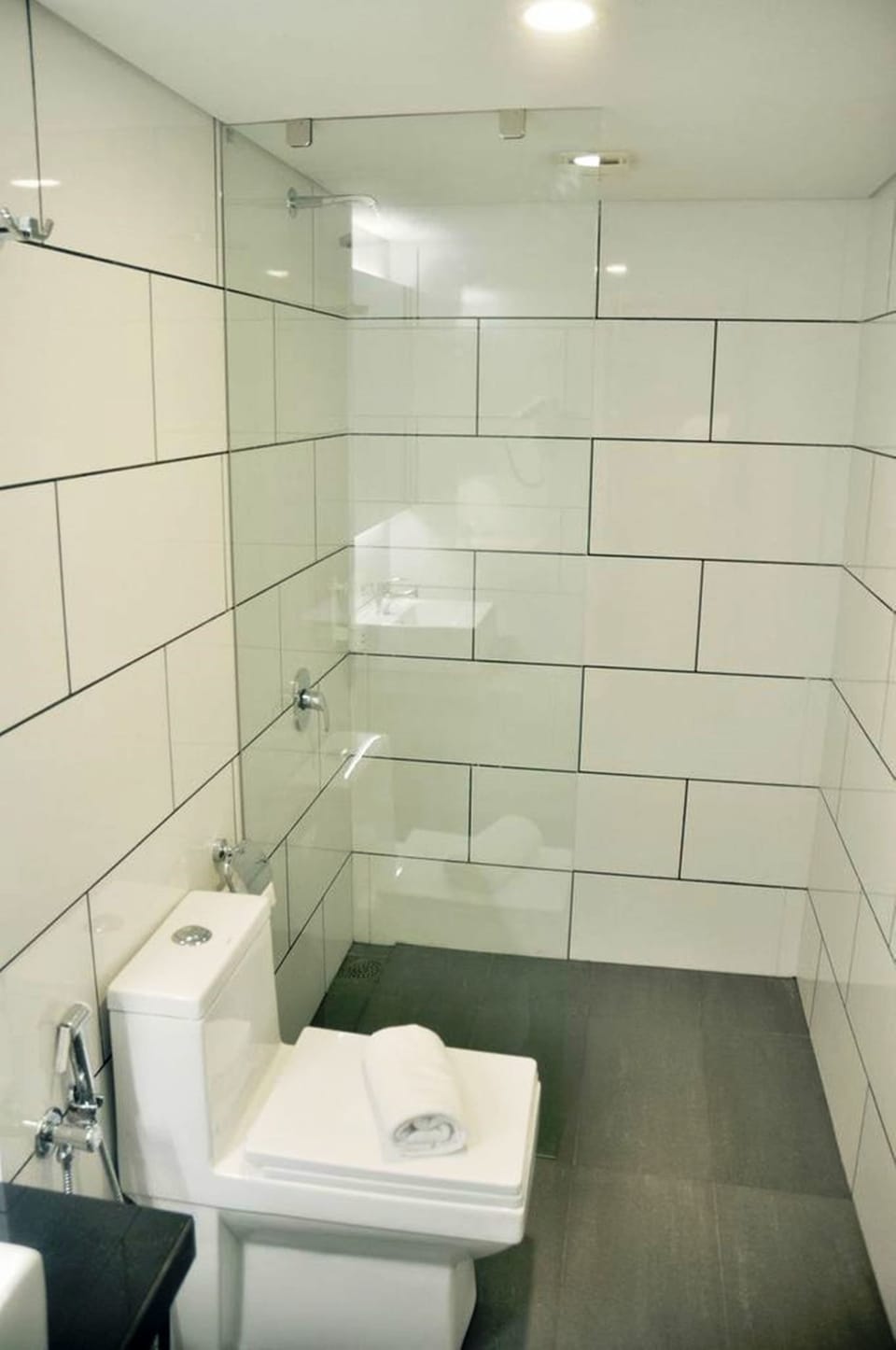Mango Classic | Bathroom | Shower, free toiletries, hair dryer, towels
