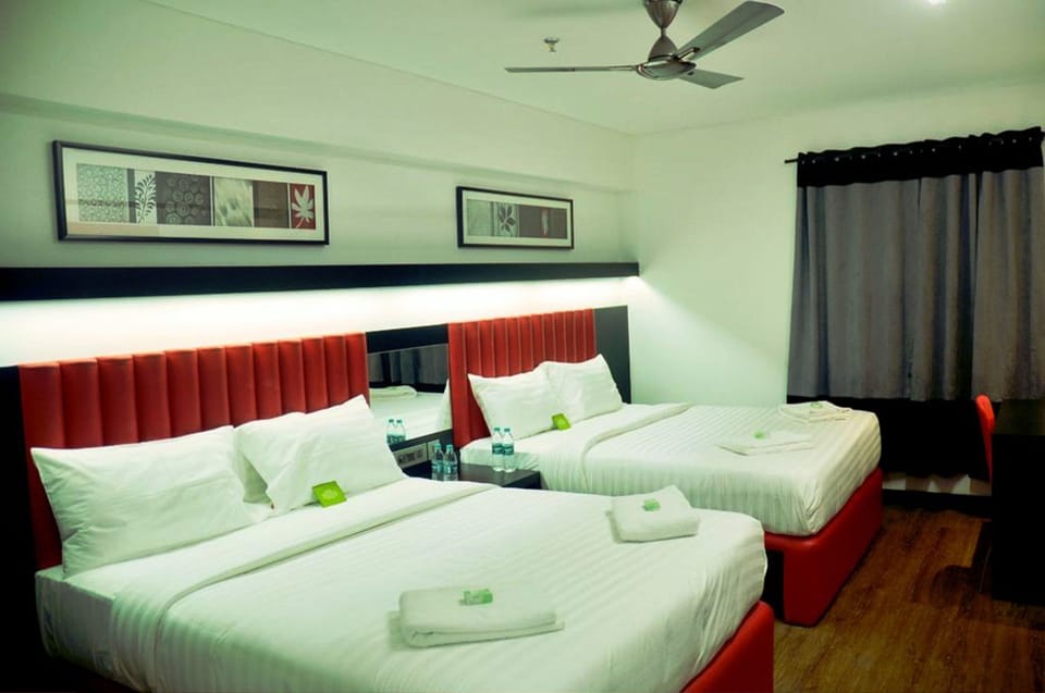 1 bedroom, premium bedding, in-room safe, desk