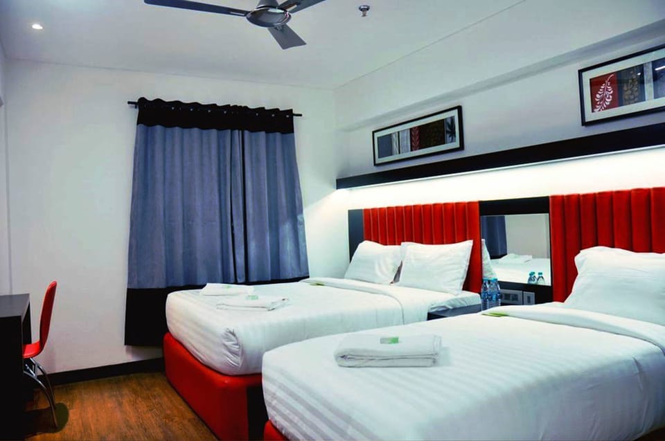 1 bedroom, premium bedding, in-room safe, desk