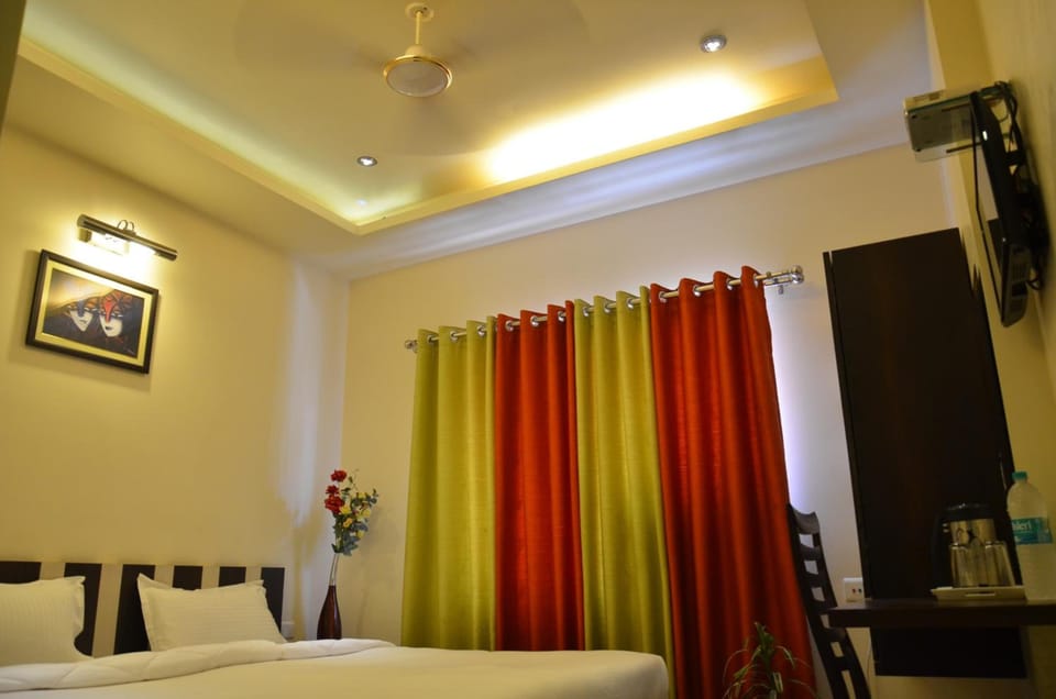 In-room safe, desk, soundproofing, iron/ironing board
