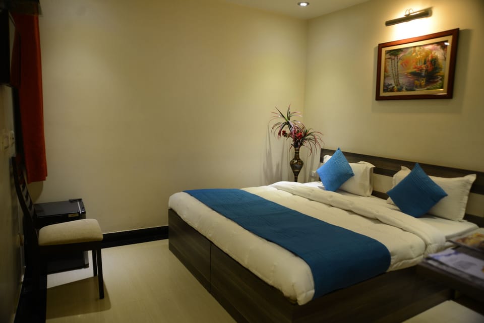 Classic AC Room  | In-room safe, desk, soundproofing, iron/ironing board