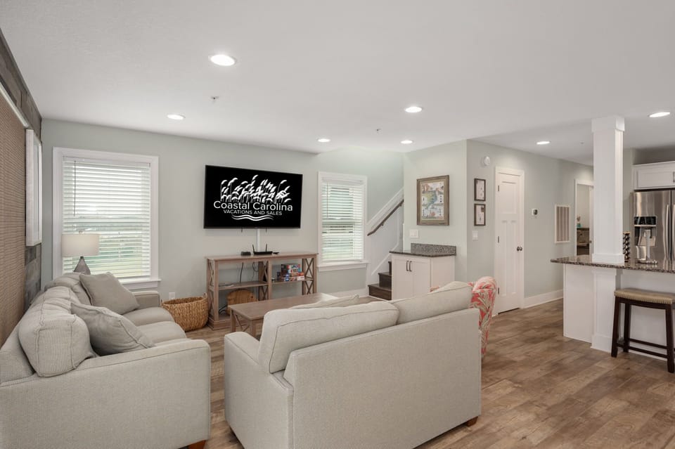 NH387D: Cape Lookout Cottage | ML Living Area, Deck Access