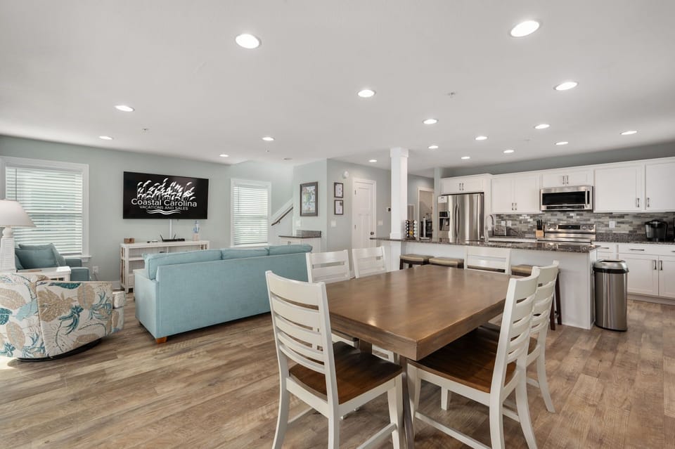 NH387E: Currituck Cottage | ML Living and Dining Area, Deck Access