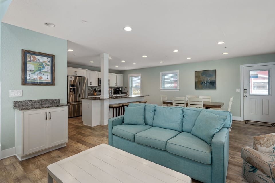 NH387E: Currituck Cottage | ML Living Area, Deck Access