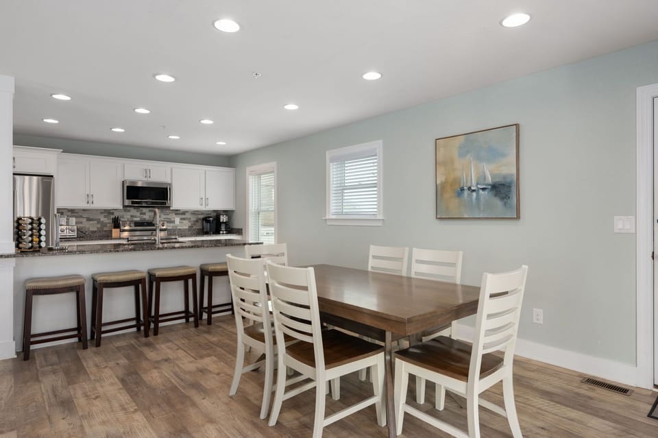 NH387E: Currituck Cottage | ML Dining Area-Seating for 6, Deck Access