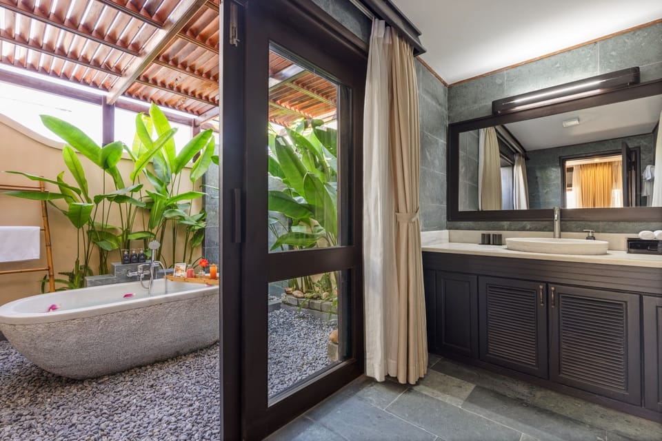 Executive Suite with Outdoor Bathtub and Complimentary Daily Minibar | Bathroom | Hair dryer, bathrobes, slippers, bidet