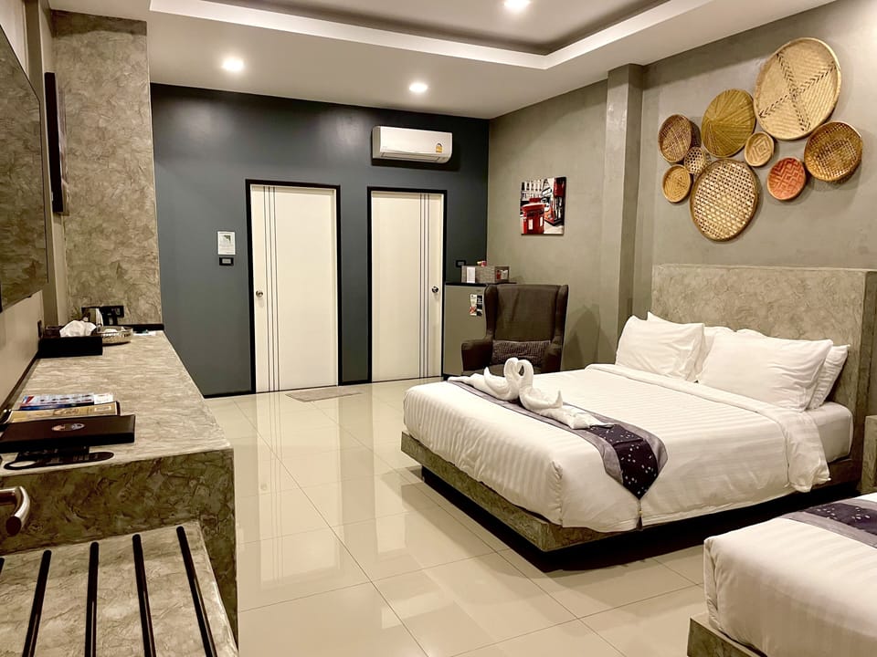 Deluxe Triple Room | In-room safe, free WiFi, bed sheets