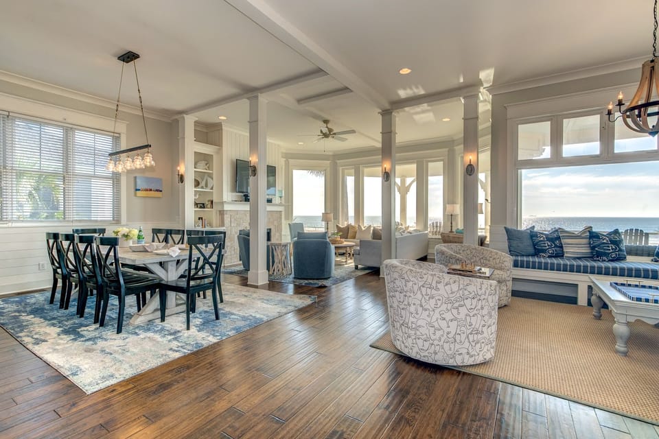 Open Floor Plan - Dining/Living Rooms