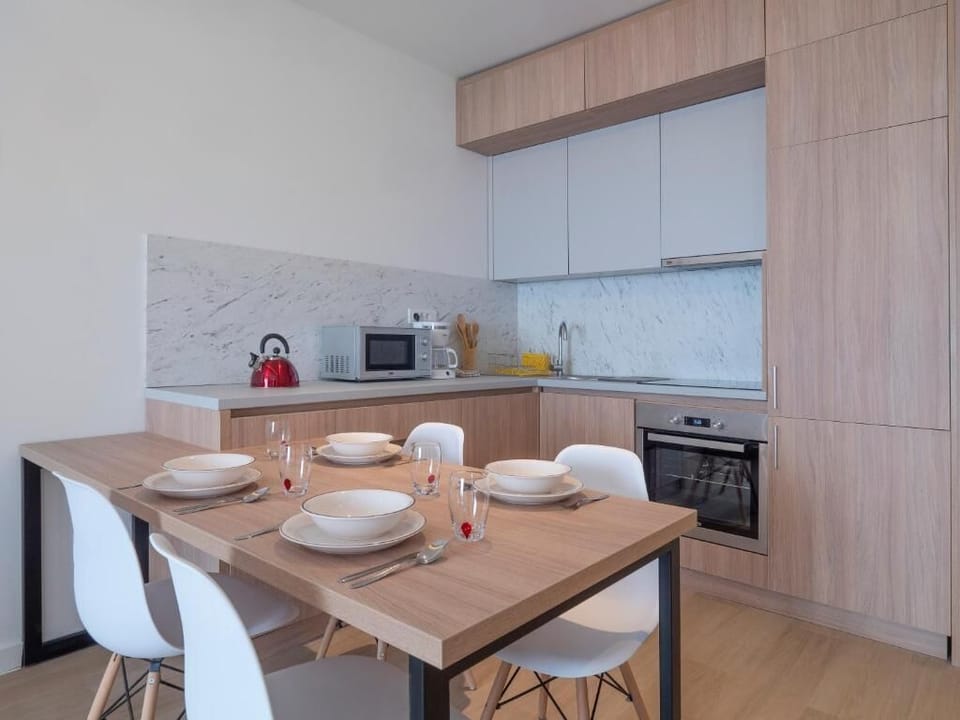Fridge, microwave, oven, cookware/dishes/utensils