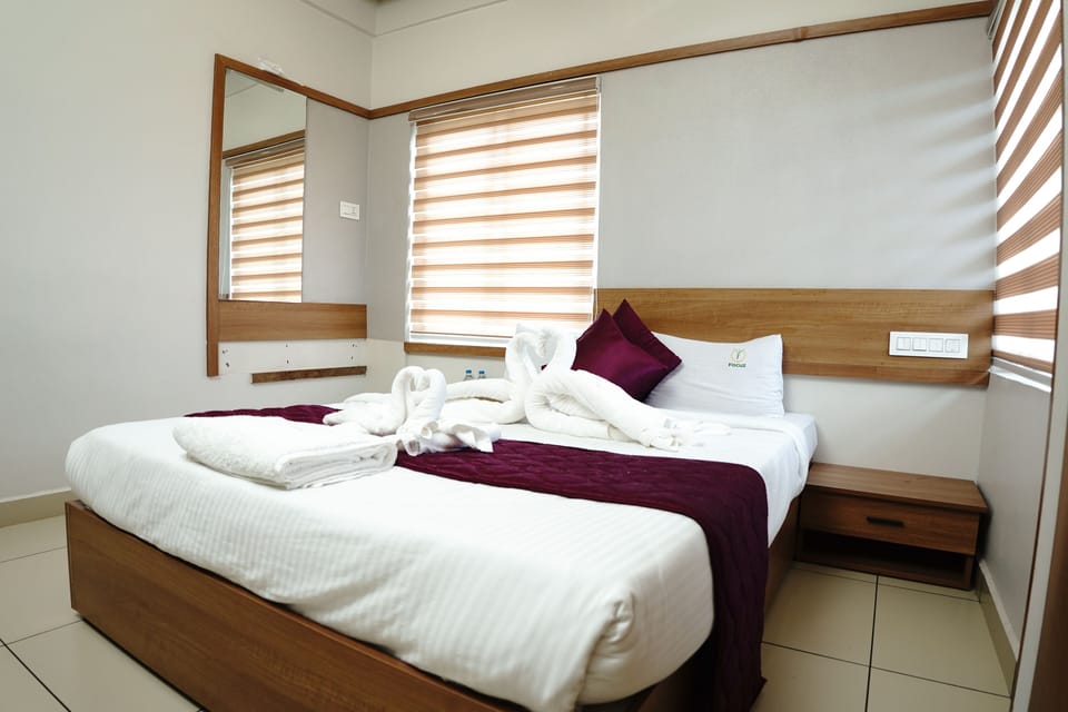 Deluxe Apartment, 3 Bedrooms, Valley View, Slope side | Select Comfort beds, in-room safe, desk, iron/ironing board