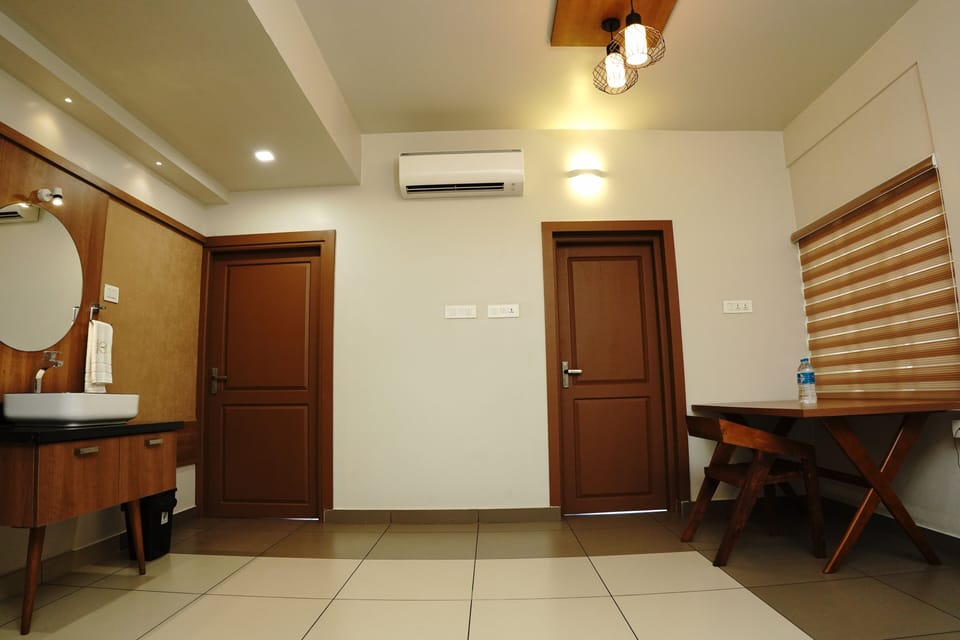 Deluxe Twin Room, 2 Bedrooms, Accessible, Courtyard View | Living area | 42-inch Smart TV with digital channels