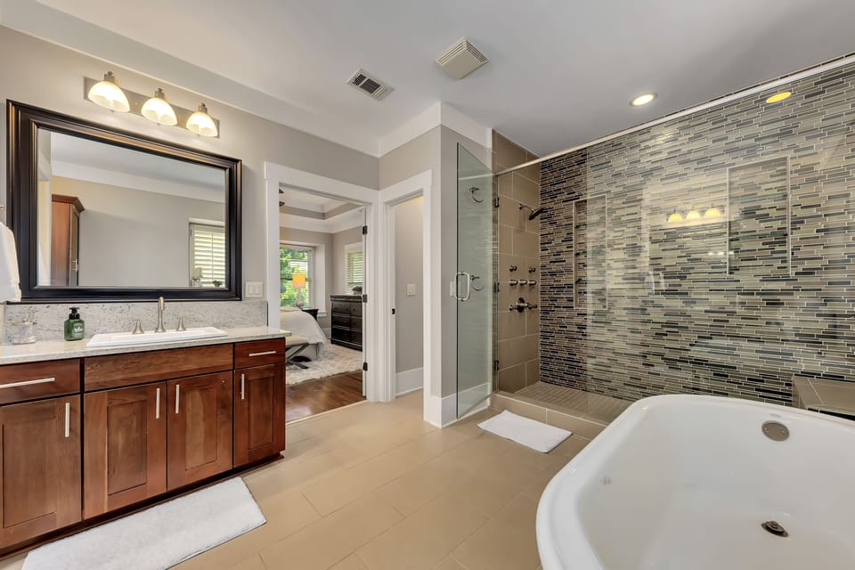 Enormous walk in shower w dual shower head on opposite ends