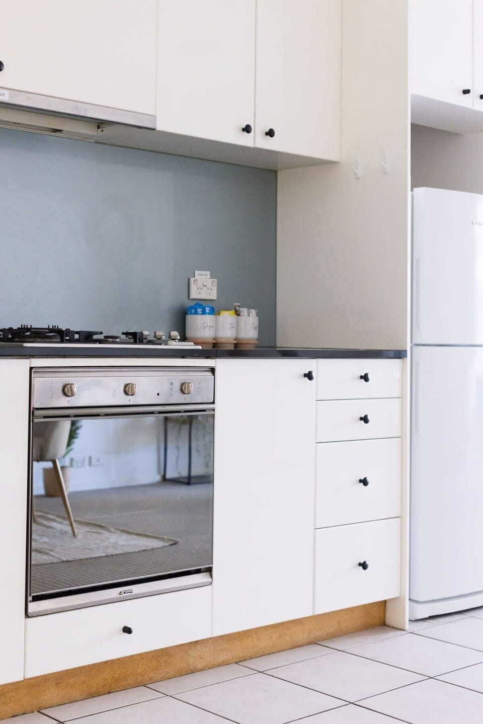 An equipped kitchen.