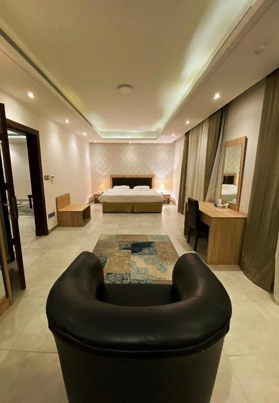 Junior Room | In-room safe, individually furnished, soundproofing, free WiFi
