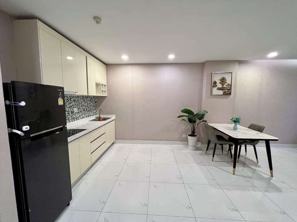 Premium Condo, 1 King Bed with Sofa bed, Kitchen, City View | Private kitchen | Dishwasher, cookware/dishes/utensils
