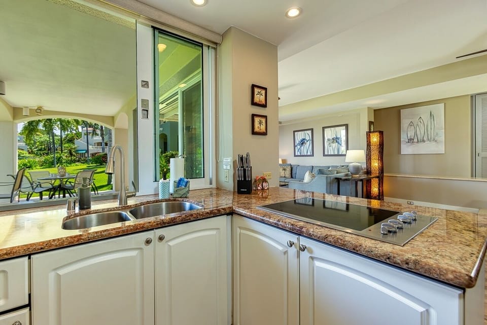 Condo, 1 Bedroom | Private kitchen | Fridge, oven, stovetop, coffee/tea maker