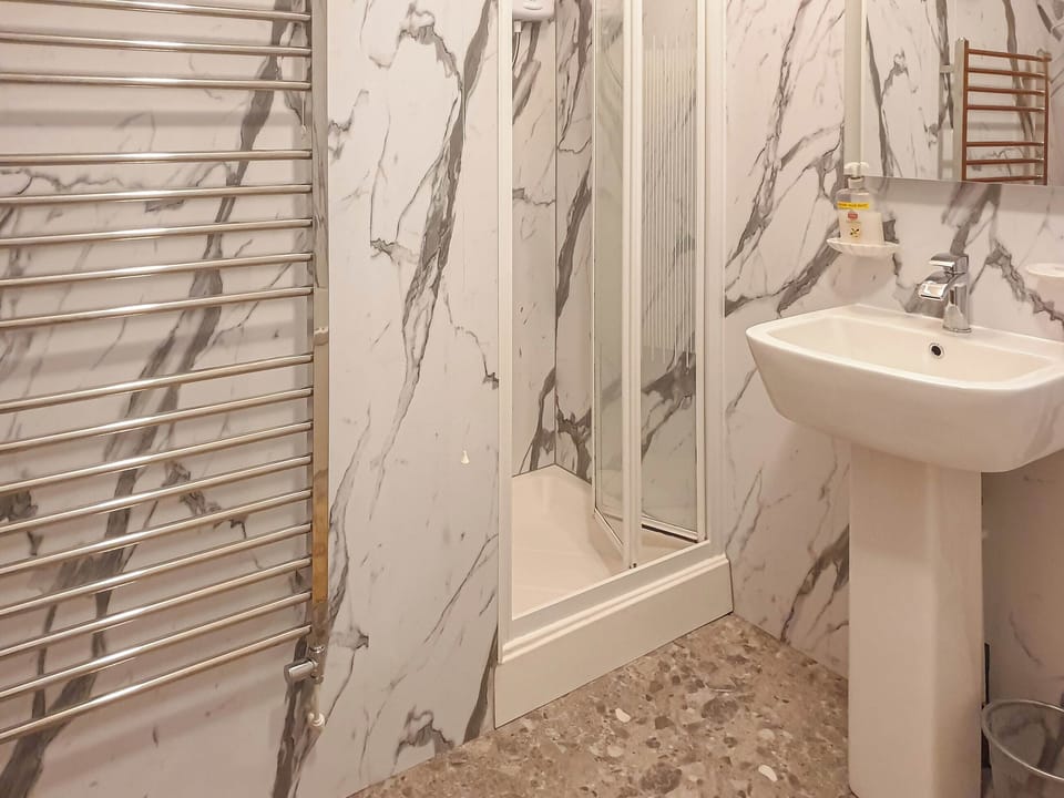 Bathroom | Ty Twt, Clynderwen