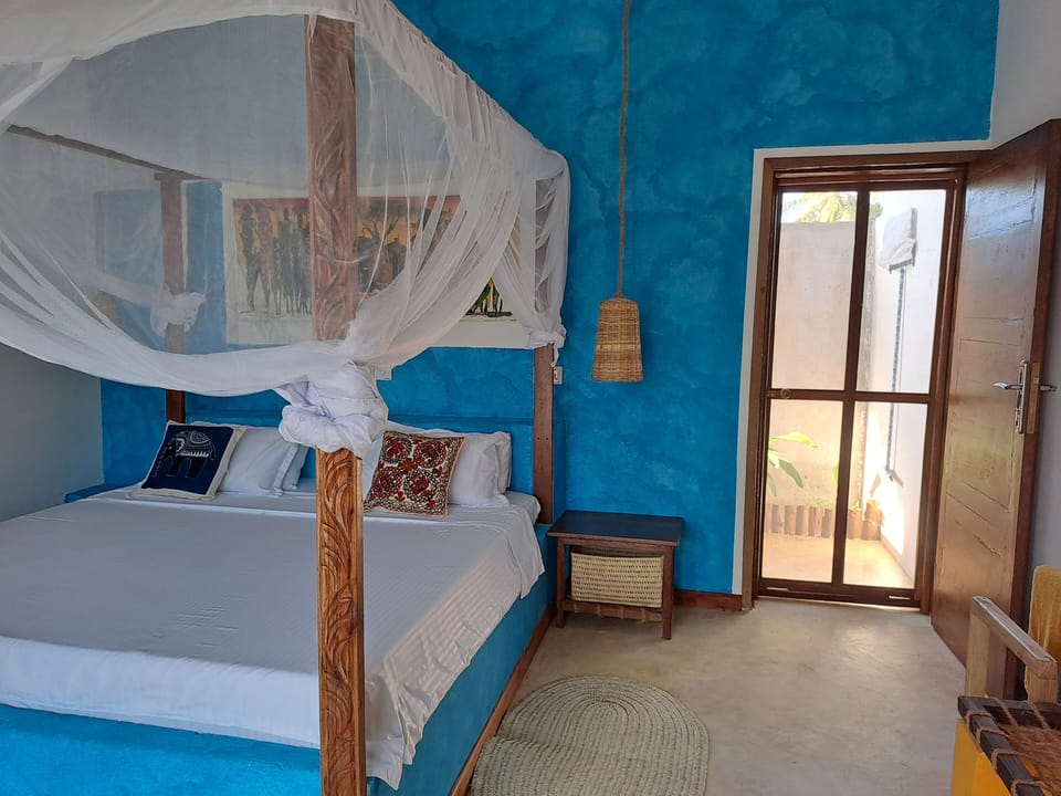 Deluxe Room | 1 bedroom, desk, laptop workspace, WiFi (free)