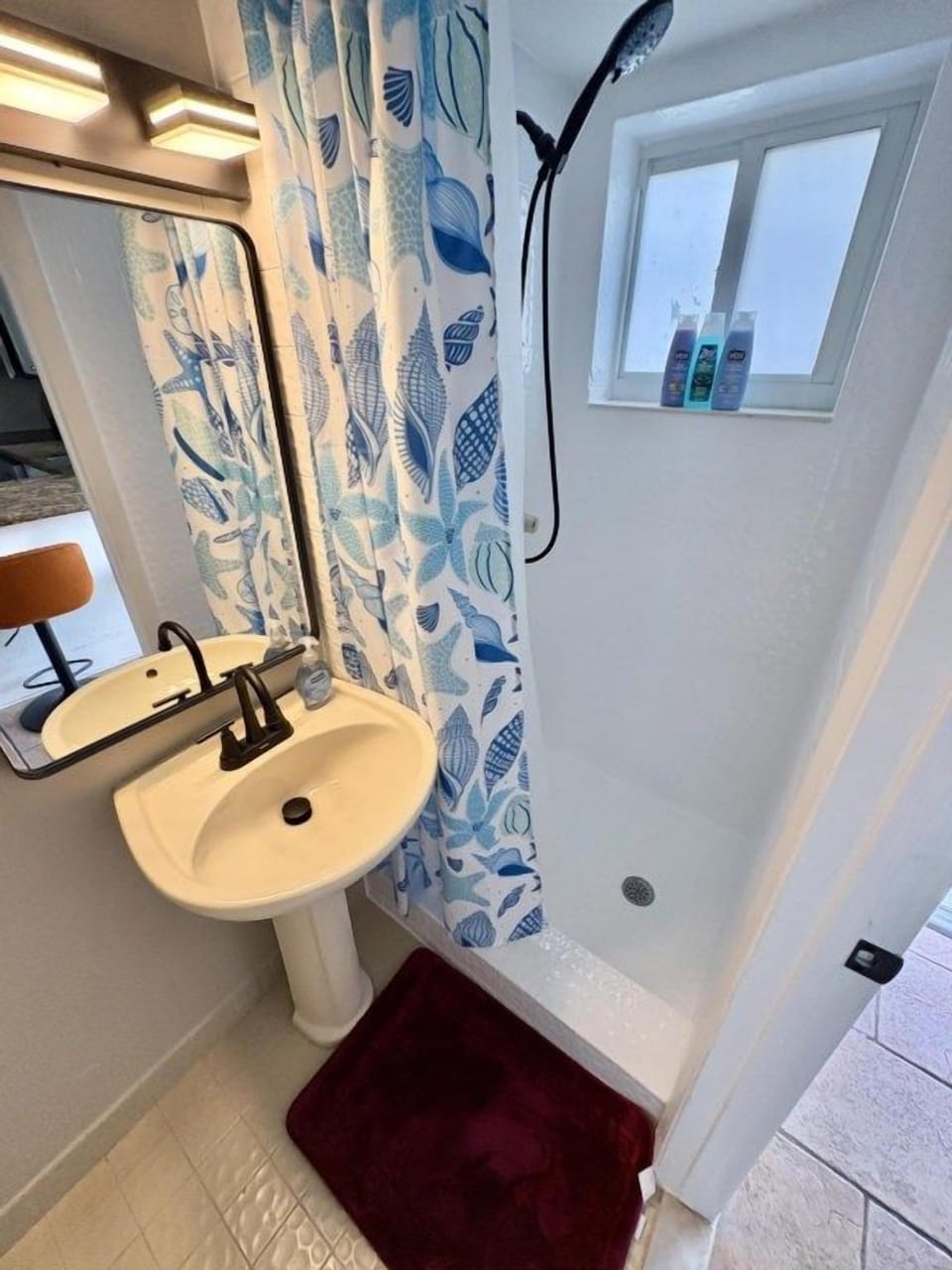 Bathroom 3.