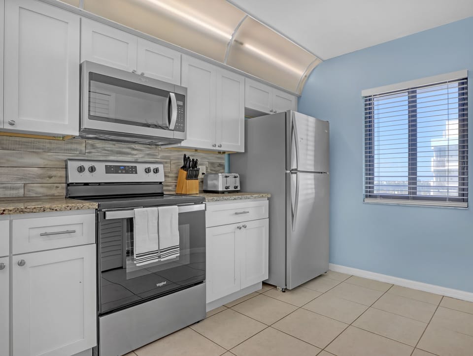 Full sized, fully-equipped kitchen