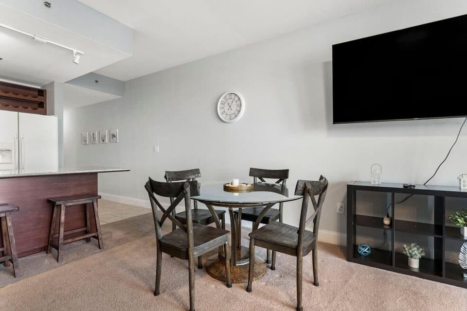 Dining Area with Lake/Light Show Views