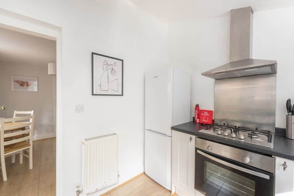 Stove with Extractor hood