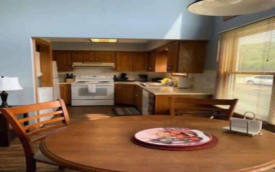 Dining/Kitchen