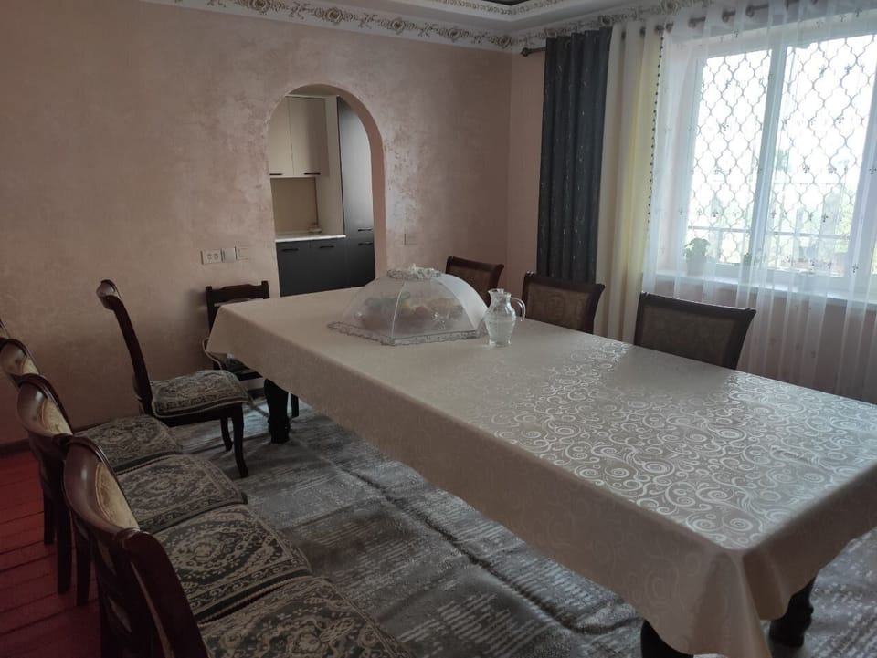 Basic Room | In-room dining