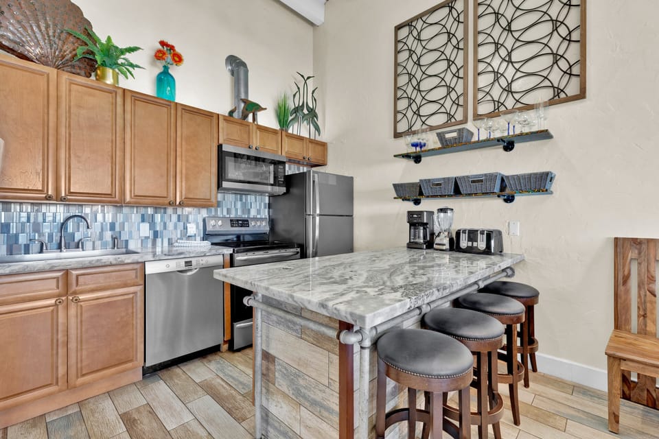 Condo, 4 Bedrooms | Private kitchen | Fridge, oven, coffee/tea maker, toaster
