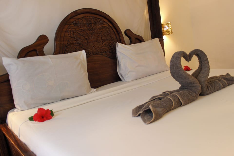 Standard Double Room, Balcony, Garden View | Hypo-allergenic bedding, down comforters, pillowtop beds, in-room safe