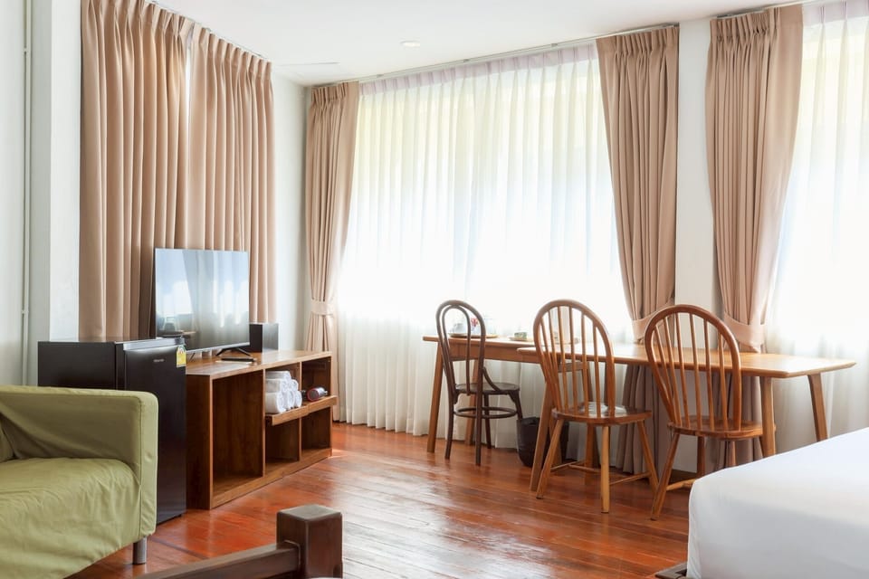 Premier Family Room | Bathroom | Shower, free toiletries, hair dryer, towels