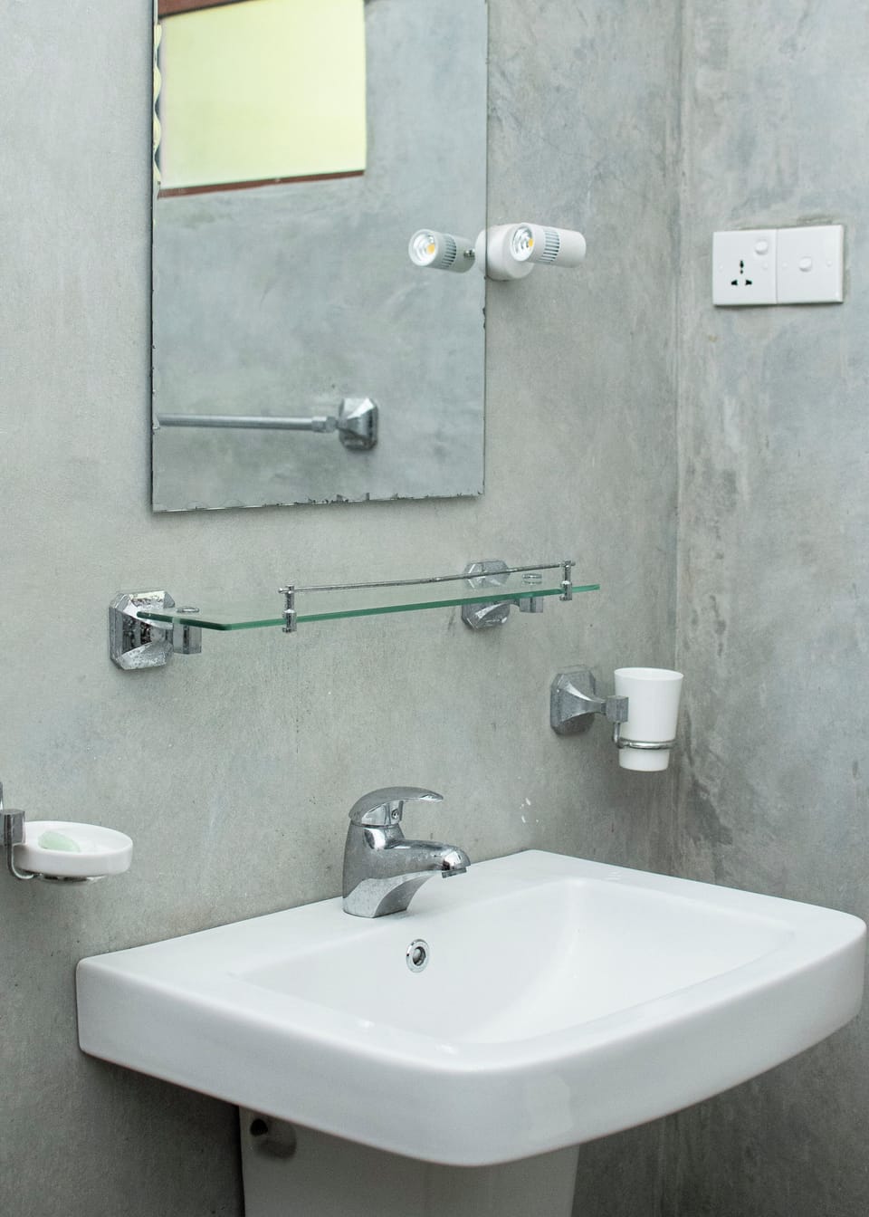 Superior Suite | Bathroom | Shower, slippers, towels, soap
