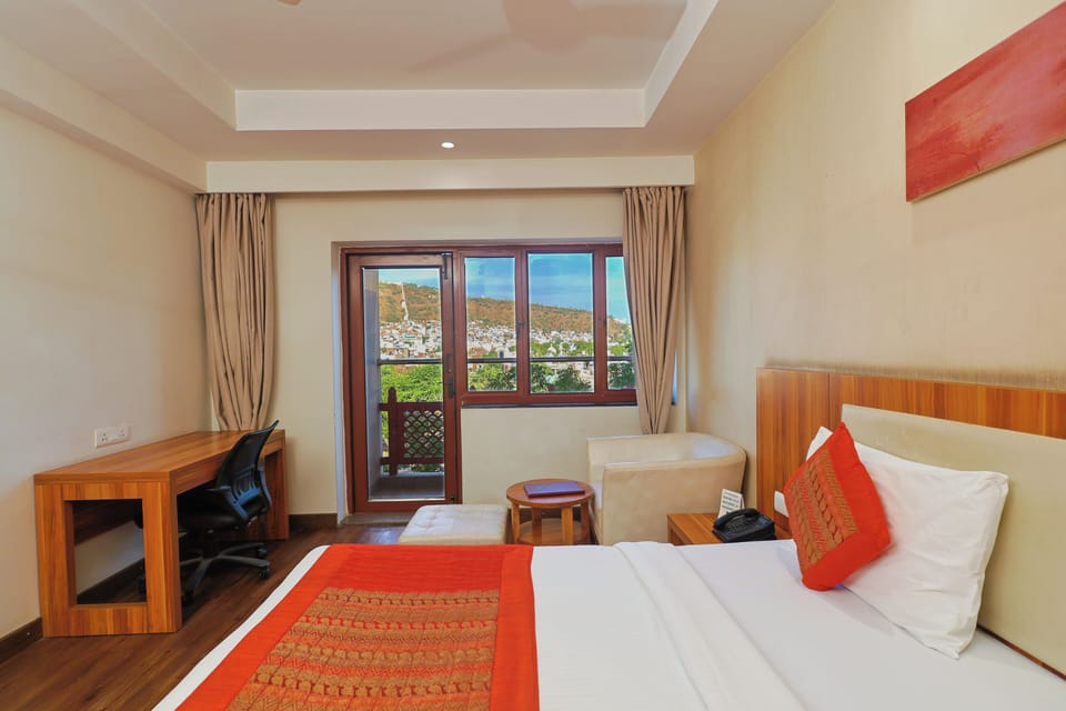 Golden Premium Room with balcony | Premium bedding, in-room safe, desk, blackout drapes