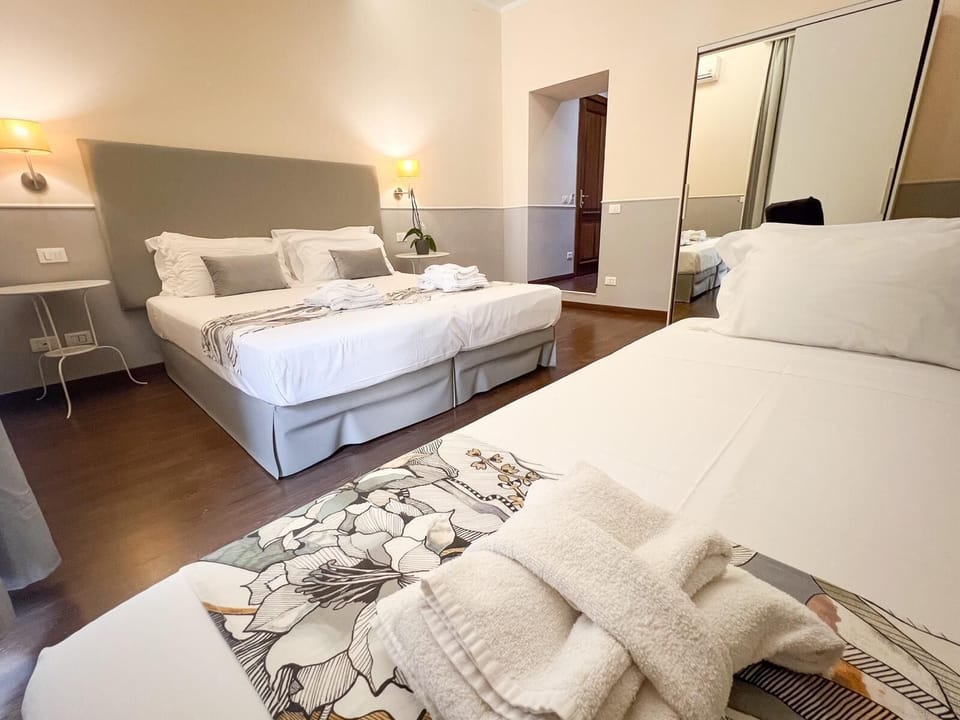 Triple Room | Hypo-allergenic bedding, desk, soundproofing