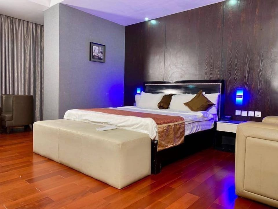 Executive Room | Premium bedding, pillowtop beds, in-room safe, desk