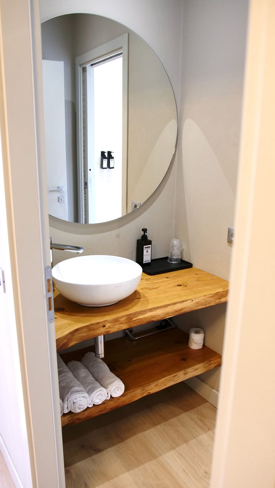 Junior Suite Deluxe | Bathroom | Free toiletries, hair dryer, bidet, towels