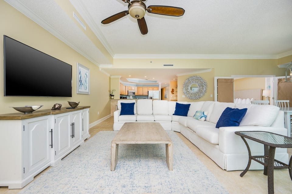 Condo, 3 Bedrooms | Living area
