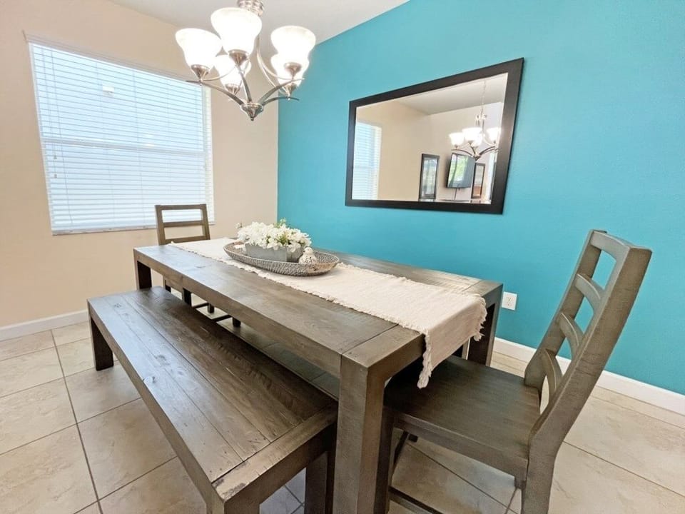 House, 5 Bedrooms | Dining