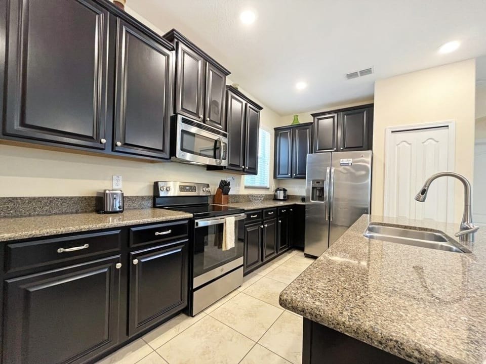 House, 5 Bedrooms | Private kitchen